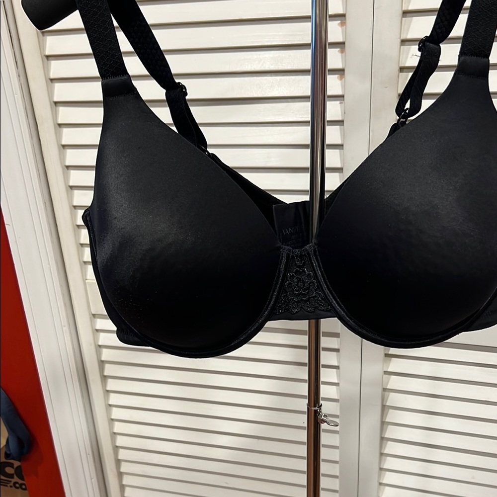 Vanity Black Full-Coverage Underwire Bra with Adjustable Straps